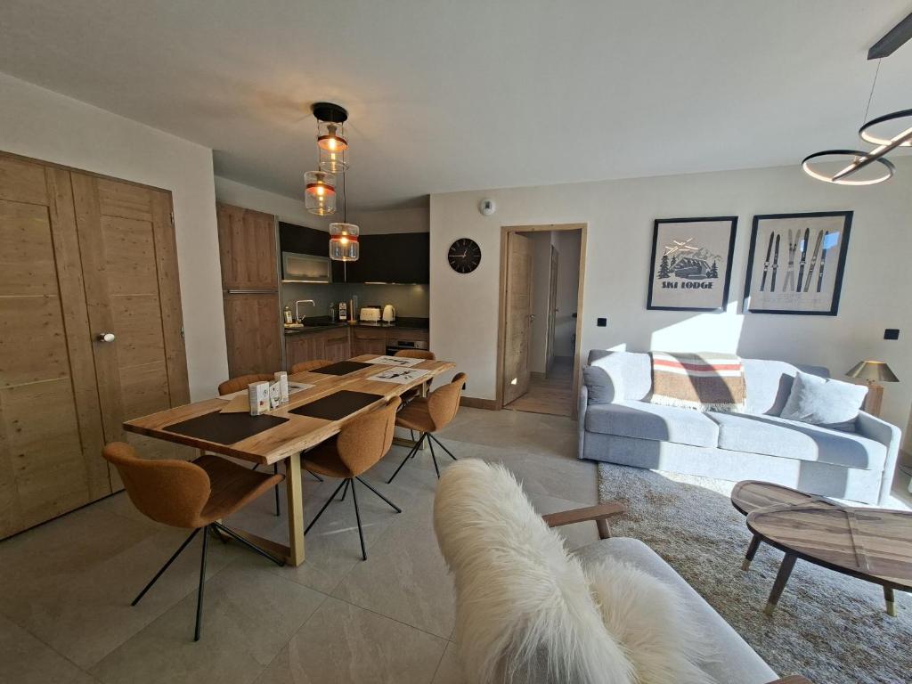 Brand New beautifully decorated 5ppl Apart JOY