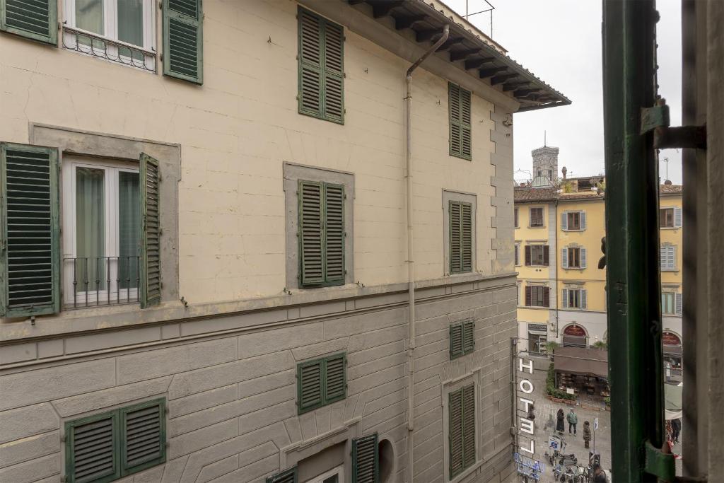 Delux Via Faenza 4