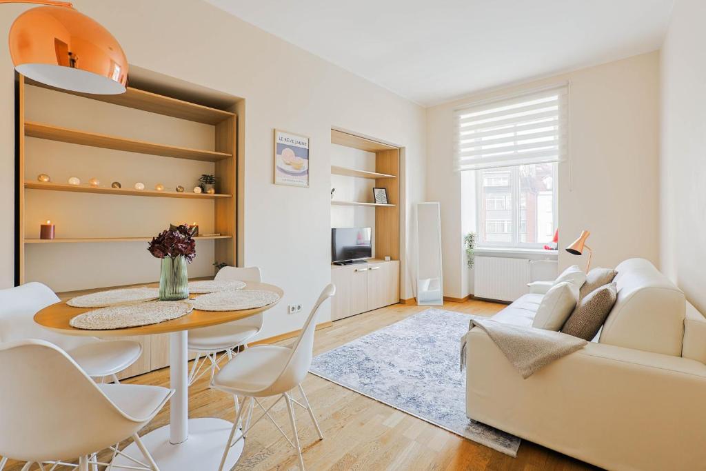 Old Town Doma View 1BR Stays 6
