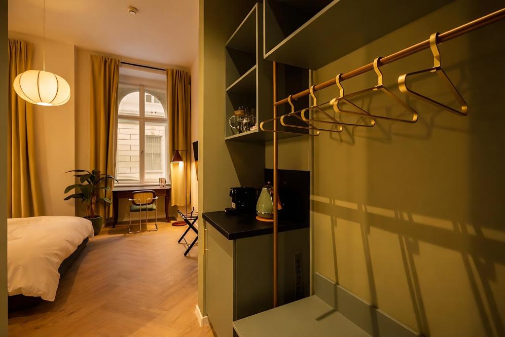 Maroon & Moss Residence 5