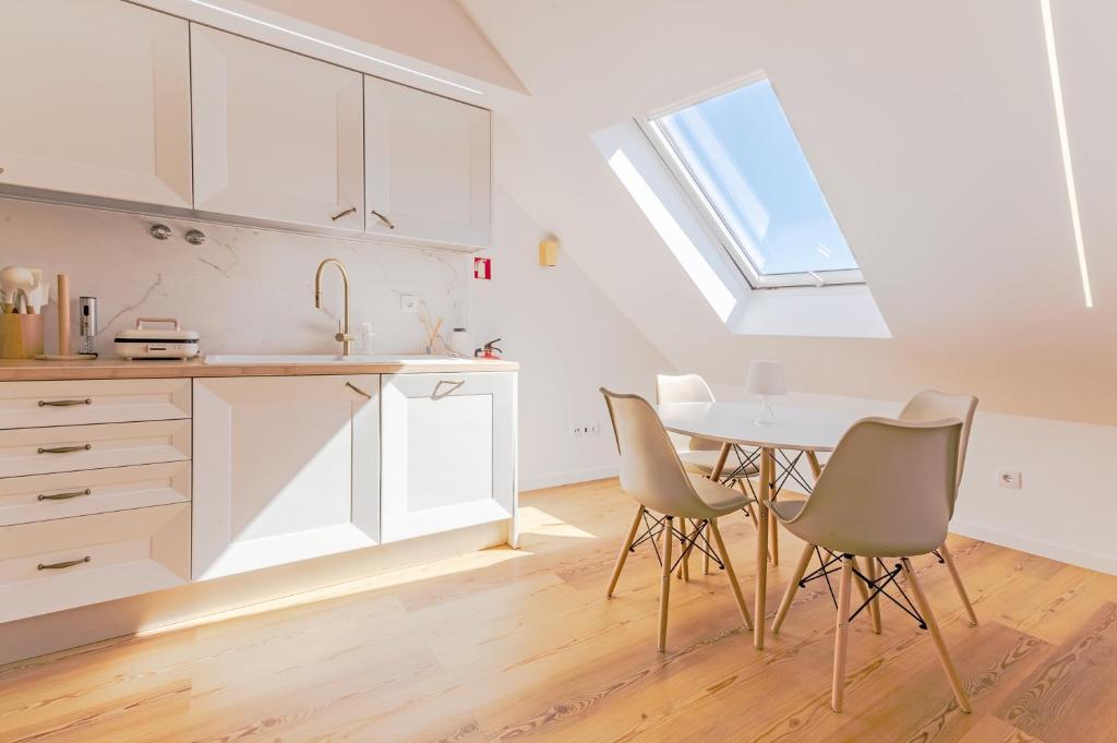 White Angel by Portas do Sol Apartments 3