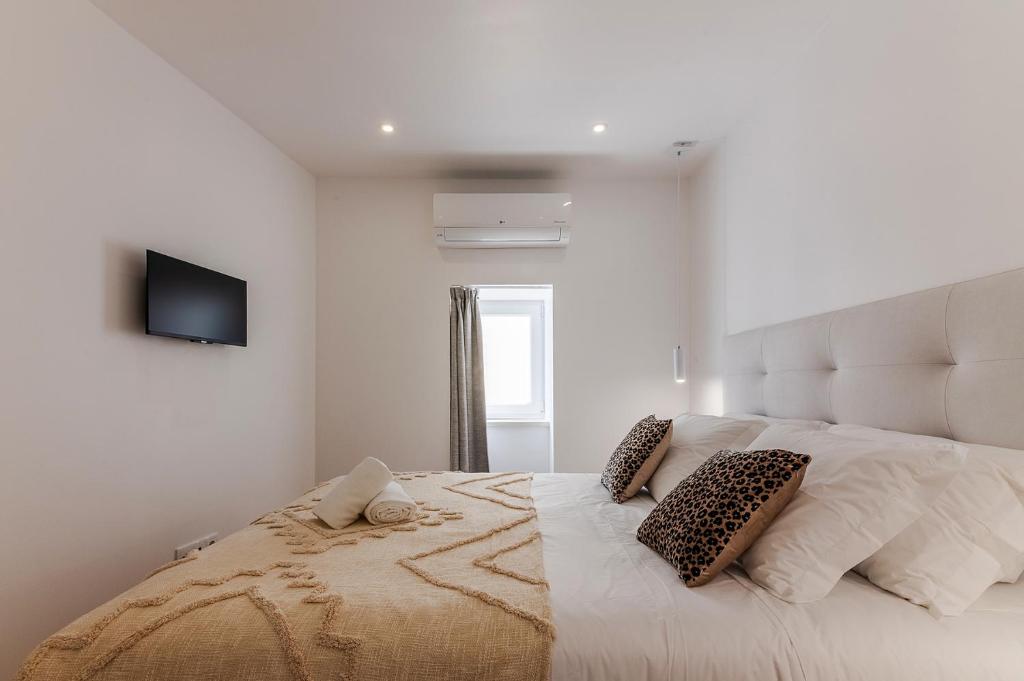 White Angel by Portas do Sol Apartments 7