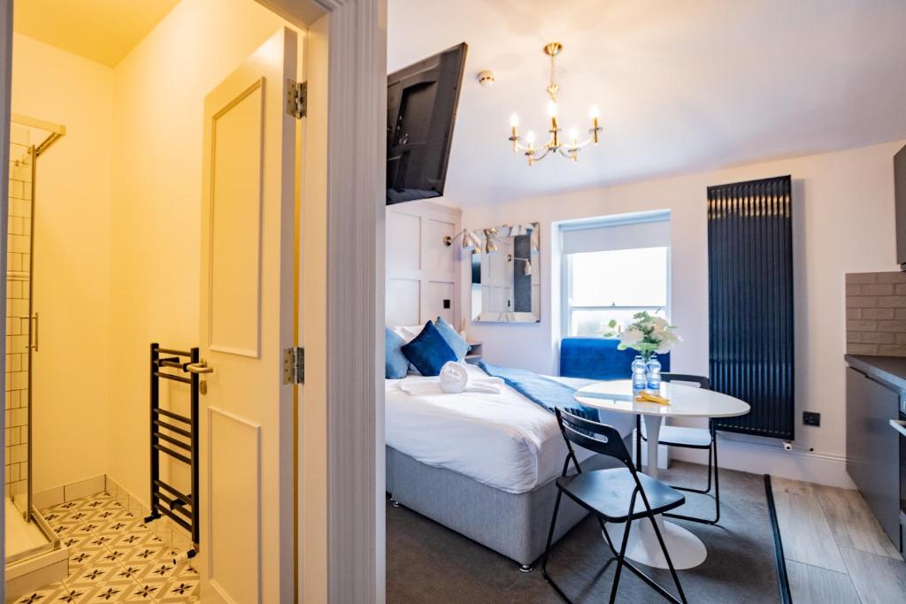 Superb Studio With Marina Views- WiFi Included 2