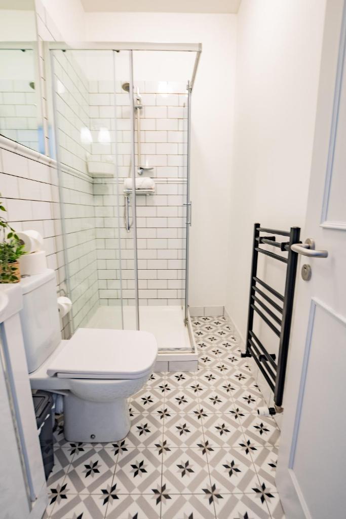 Superb Studio With Marina Views- WiFi Included 3