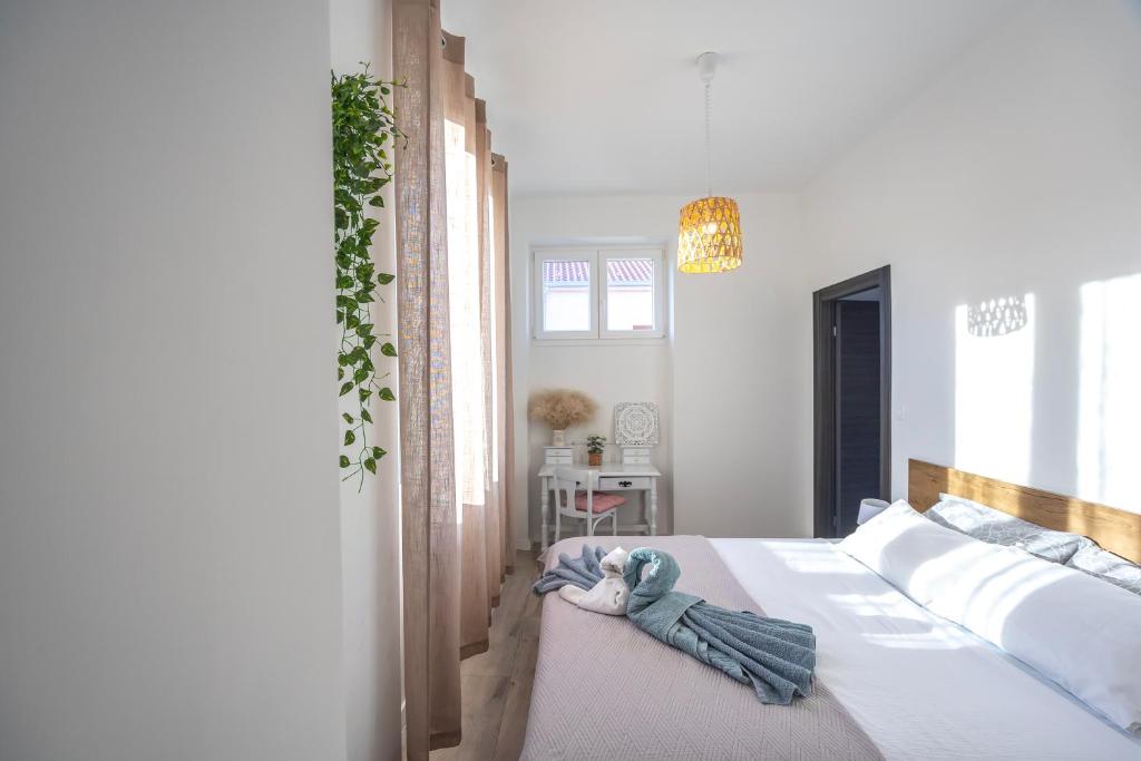 Stylish Apartment with balcony in quiet Area near Old Town & Beach 7