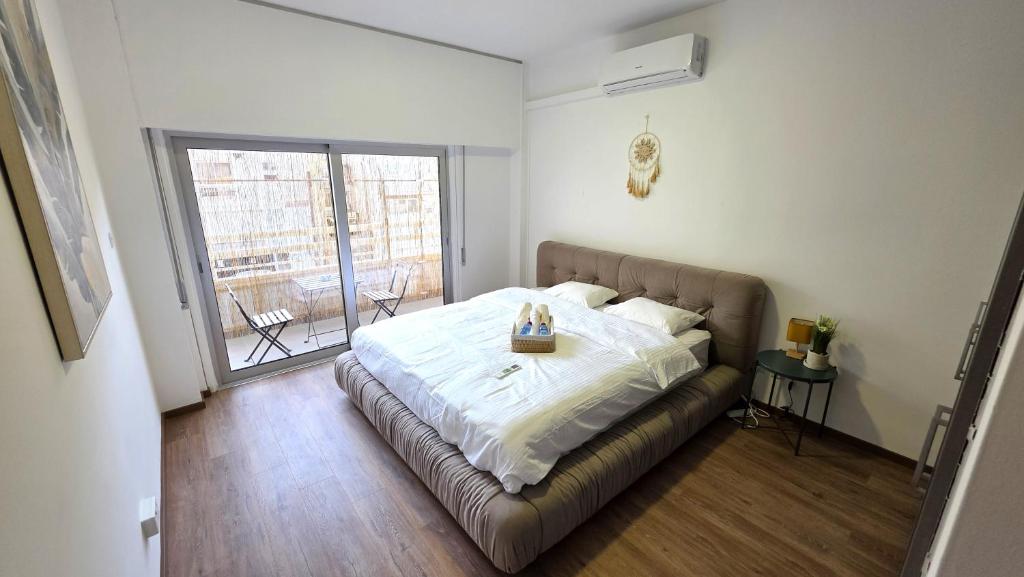 Steps to Beach - Modern Central Apt with 1GB Wi-Fi 2