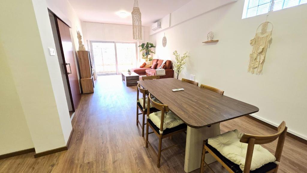 Steps to Beach - Modern Central Apt with 1GB Wi-Fi 8