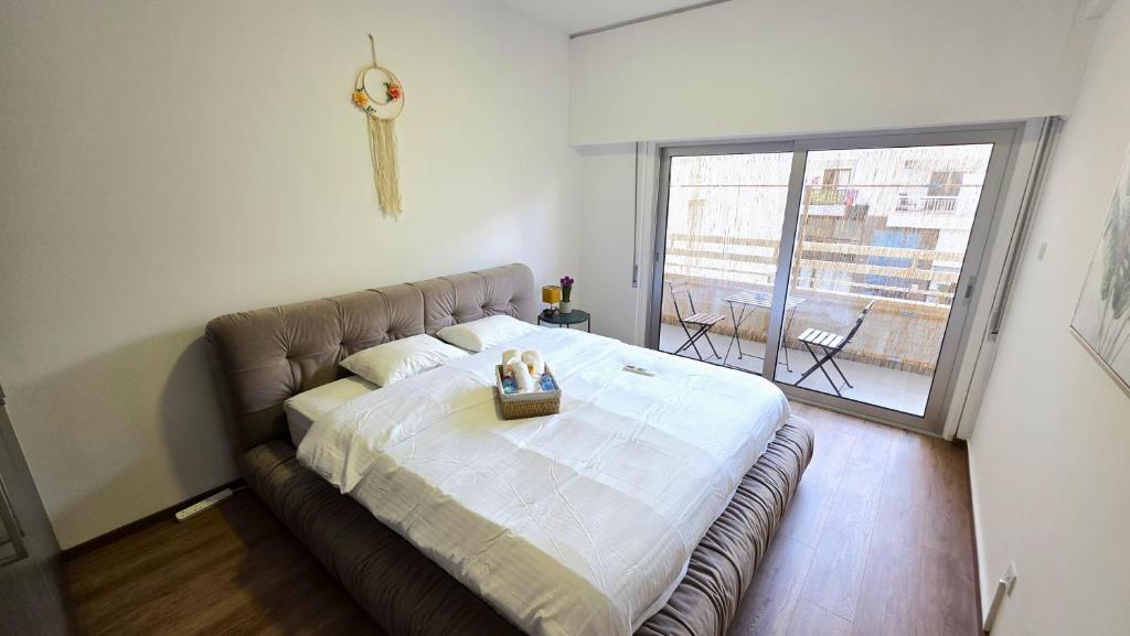 Steps to Beach - Modern Central Apt with 1GB Wi-Fi 6