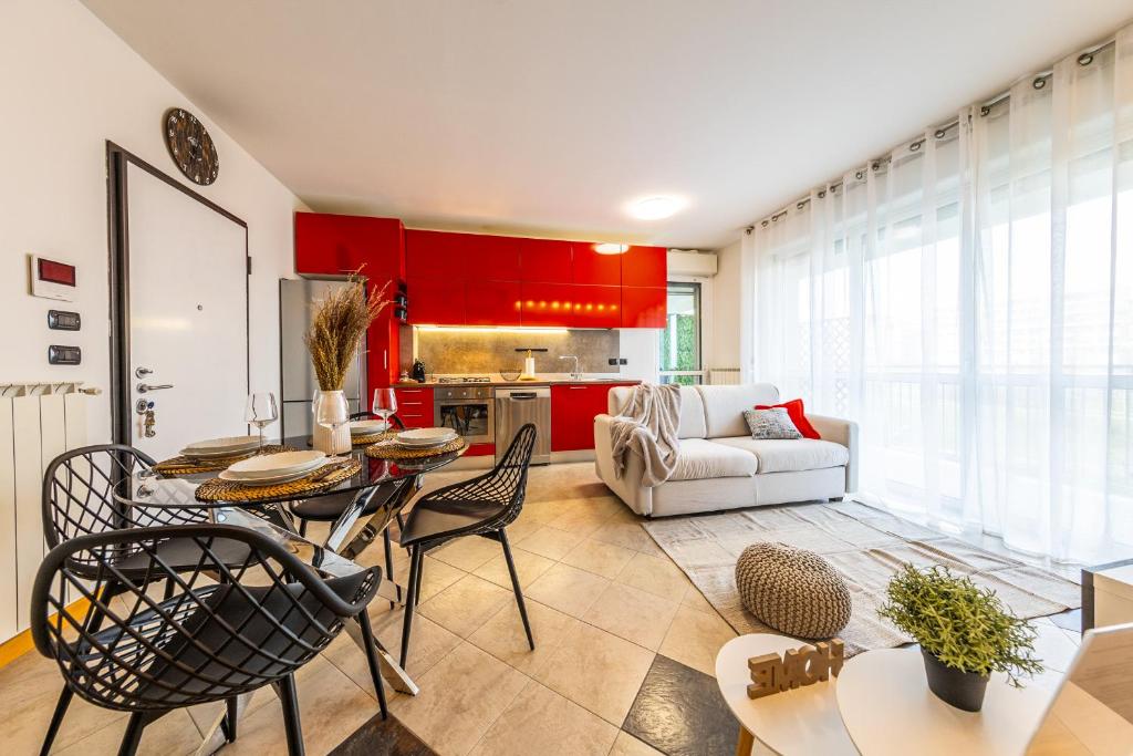 Milan Santa Giulia Bright apartment with 2 terraces 8