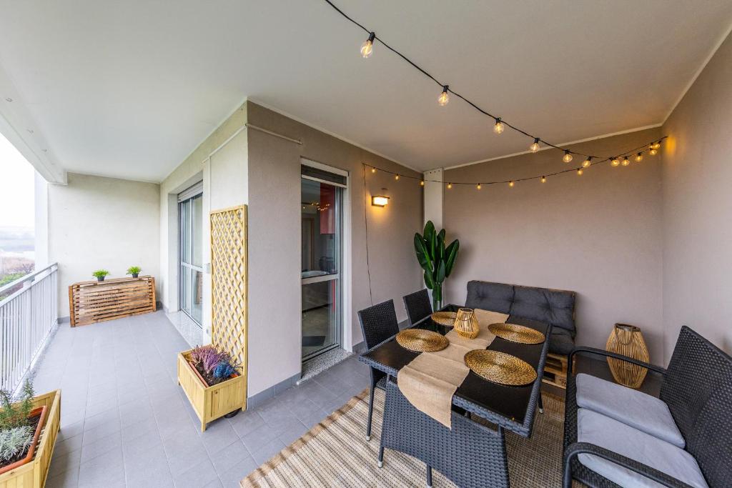 Milan Santa Giulia Bright apartment with 2 terraces 2