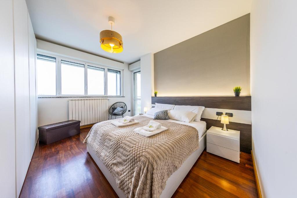 Milan Santa Giulia Bright apartment with 2 terraces 4