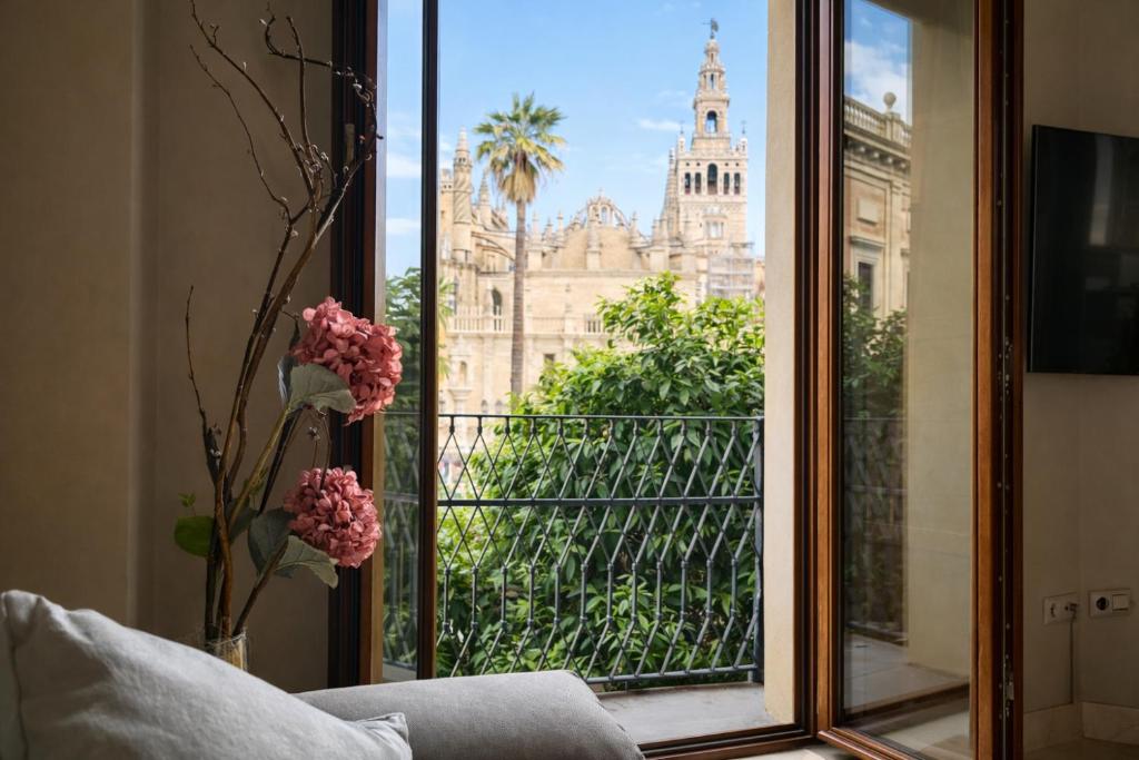 Luxury Apartment with views to Alcazar, Cathedral and Giralda. 5