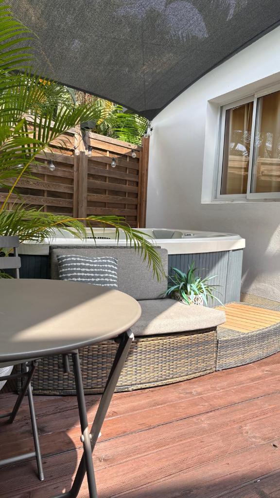 Hestia LCD vous propose Le Pluméria avec SPA 8