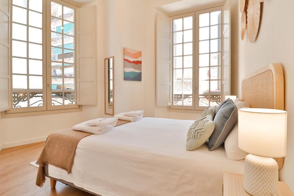 C74 - Marvelous 3 Bedroom Apartment In Historical 7