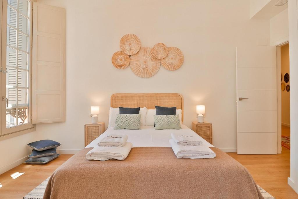 C74 - Marvelous 3 Bedroom Apartment In Historical 4