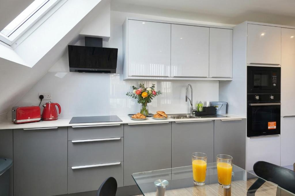 Paradigm Court, Modern 1-Bedroom Apartment, Oxford 5