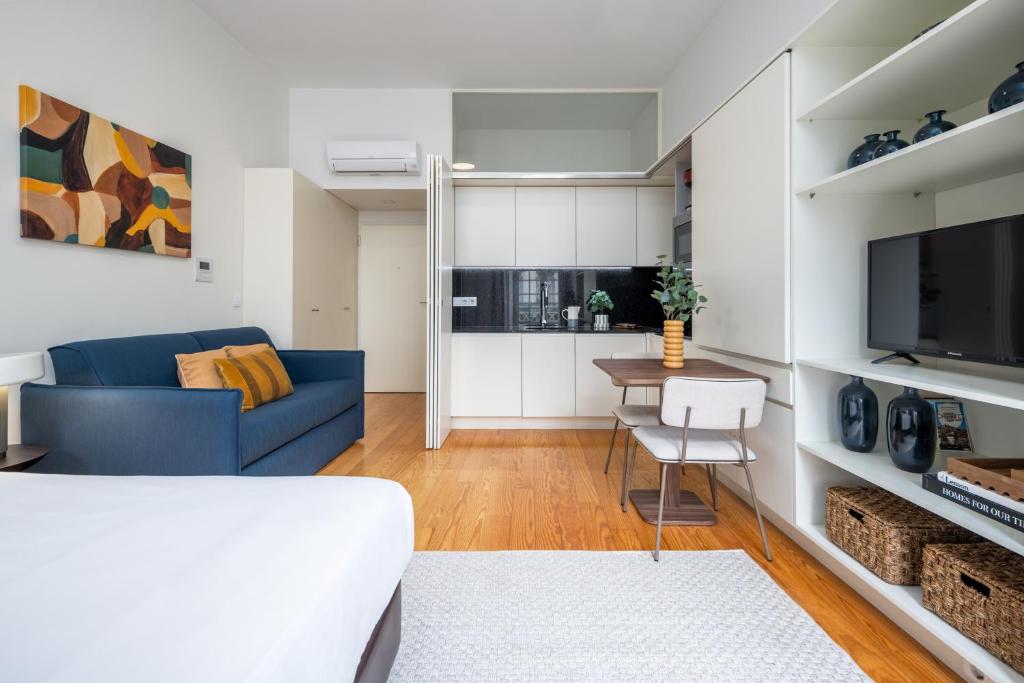 Aspasios Trindade Apartments 4