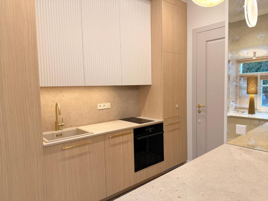 Brand New Boutique Apt in City Center 8