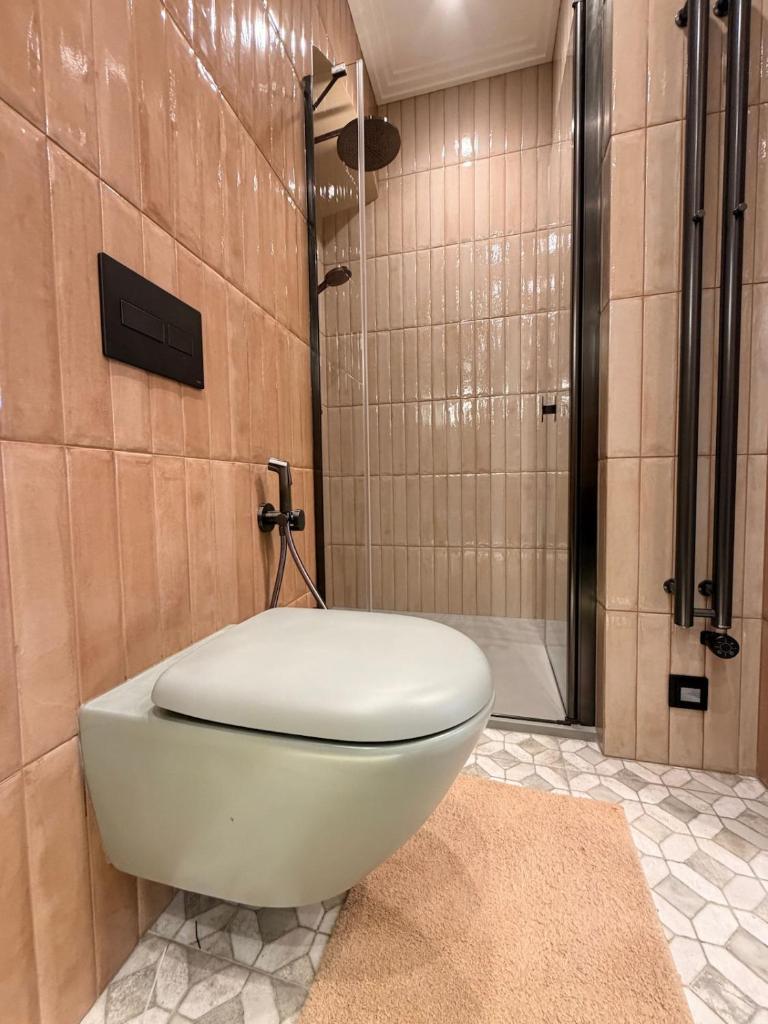 Brand New Boutique Apt in City Center 7