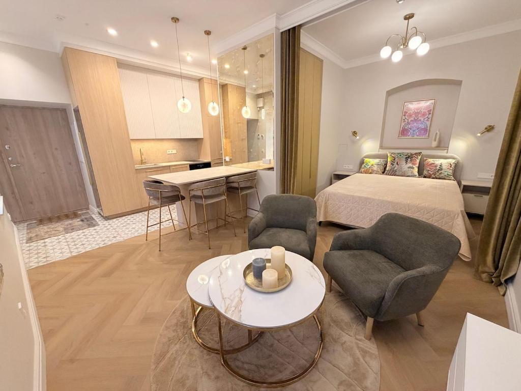 Brand New Boutique Apt in City Center 6