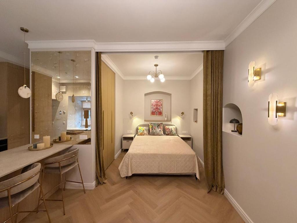 Brand New Boutique Apt in City Center 2