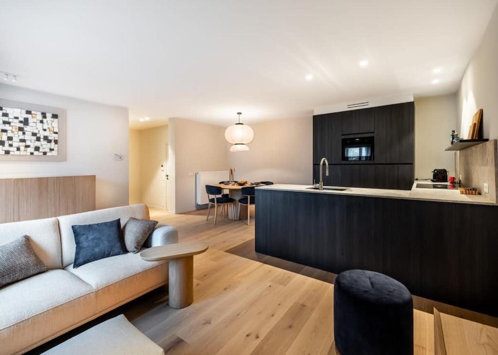 Romantic getaway with terrace in Ghent 1