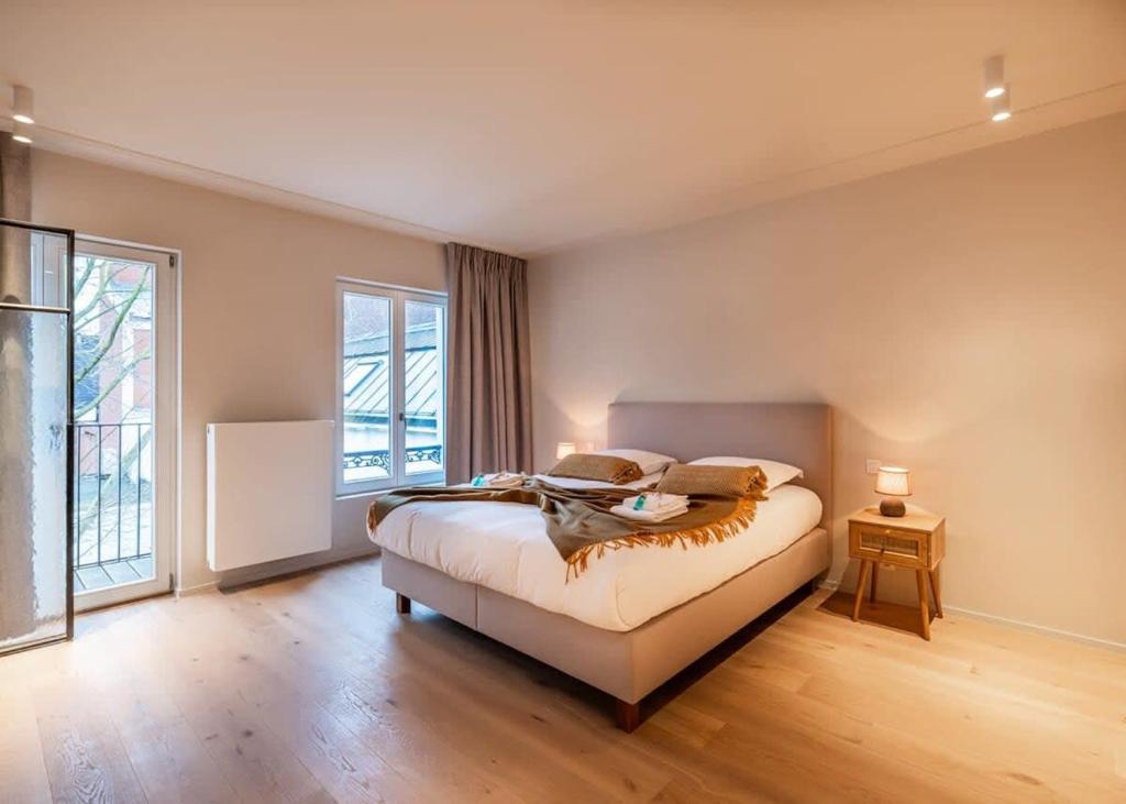 Romantic getaway with terrace in Ghent 2