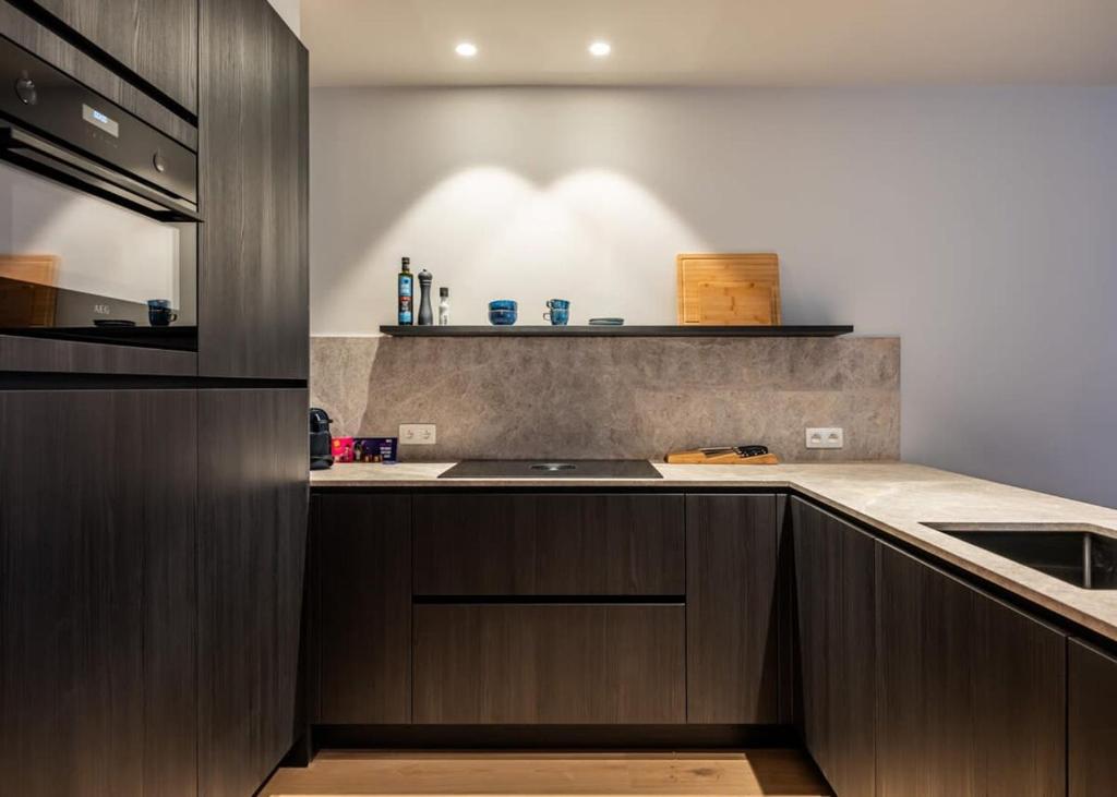 Romantic getaway with terrace in Ghent 3