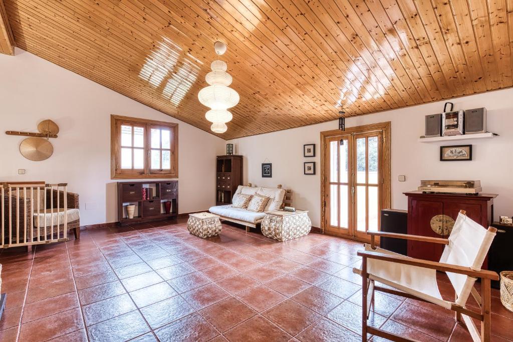 Chalet a 45min de Madrid ideal para familias hasta 12 personas 2