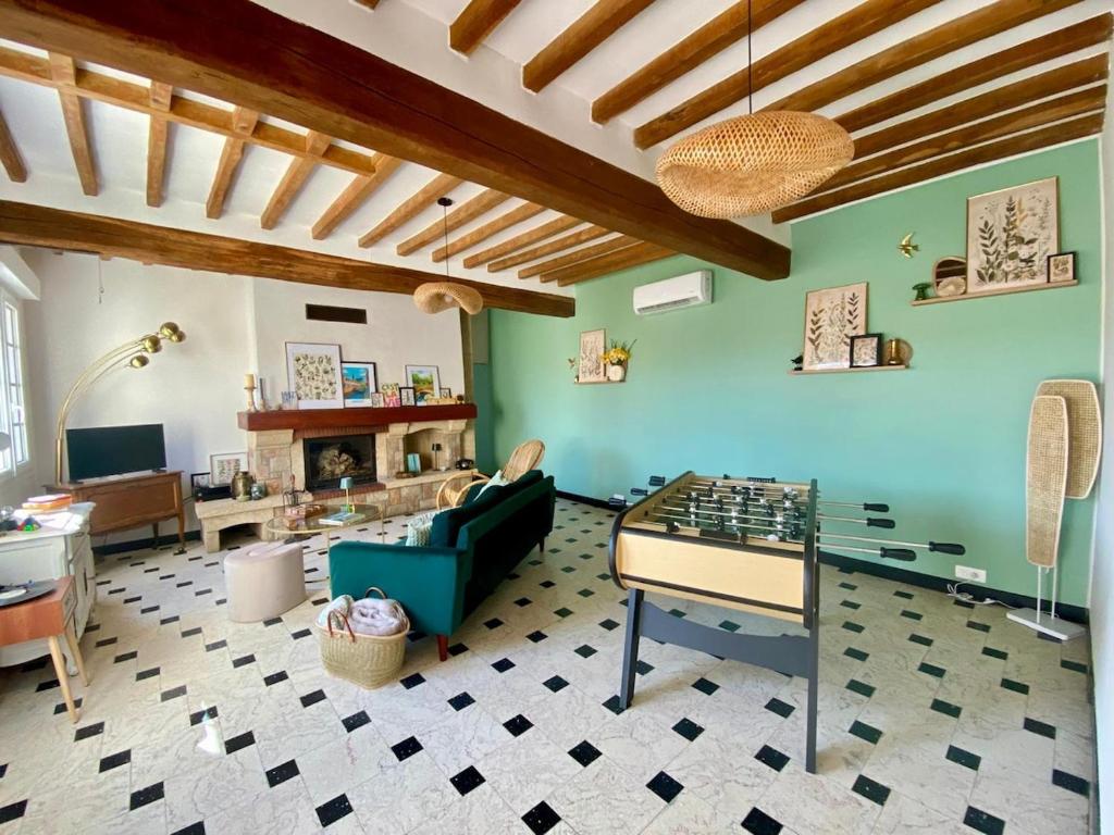 Maison chaleureuse Babyfoot, vinyles & détente 5