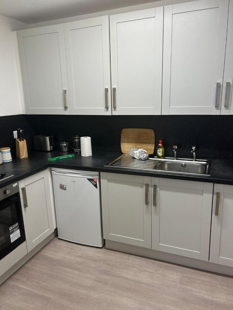 Central, Cafe society around the corner, Barony Street Apartment 4