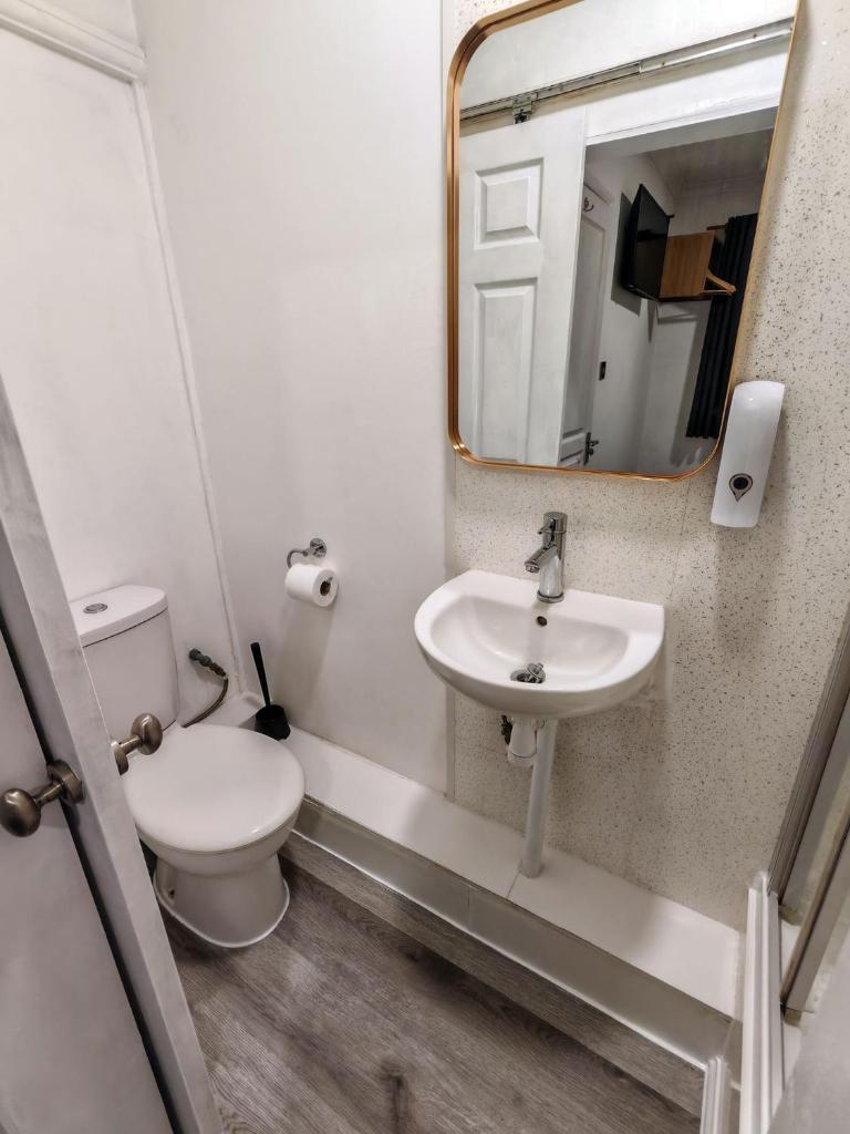Small Compact Self Contained Studio Flat 7