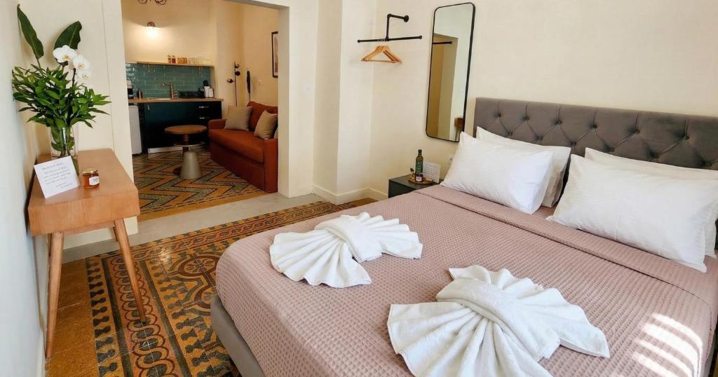 Emerald House Rooftop & Stylish Apartments In Central Athens 4