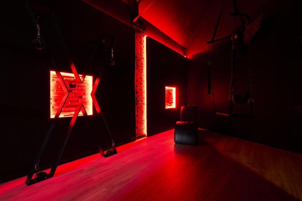 Loveroom Ô Diable Des Plaisirs 4