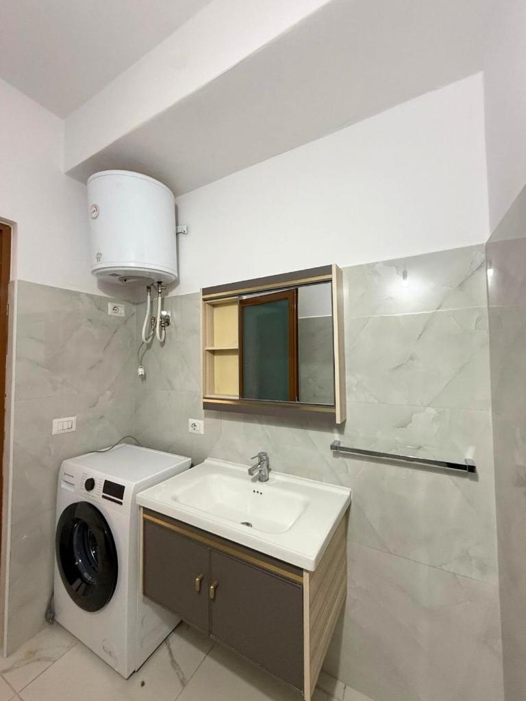 Villa Joli - Spacious Houses with Yard & Parking in Central Vlore 3