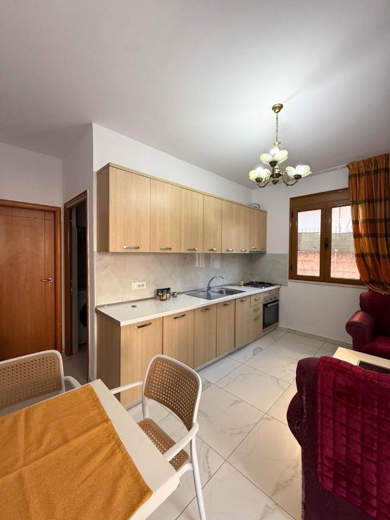 Villa Joli - Spacious Houses with Yard & Parking in Central Vlore 4