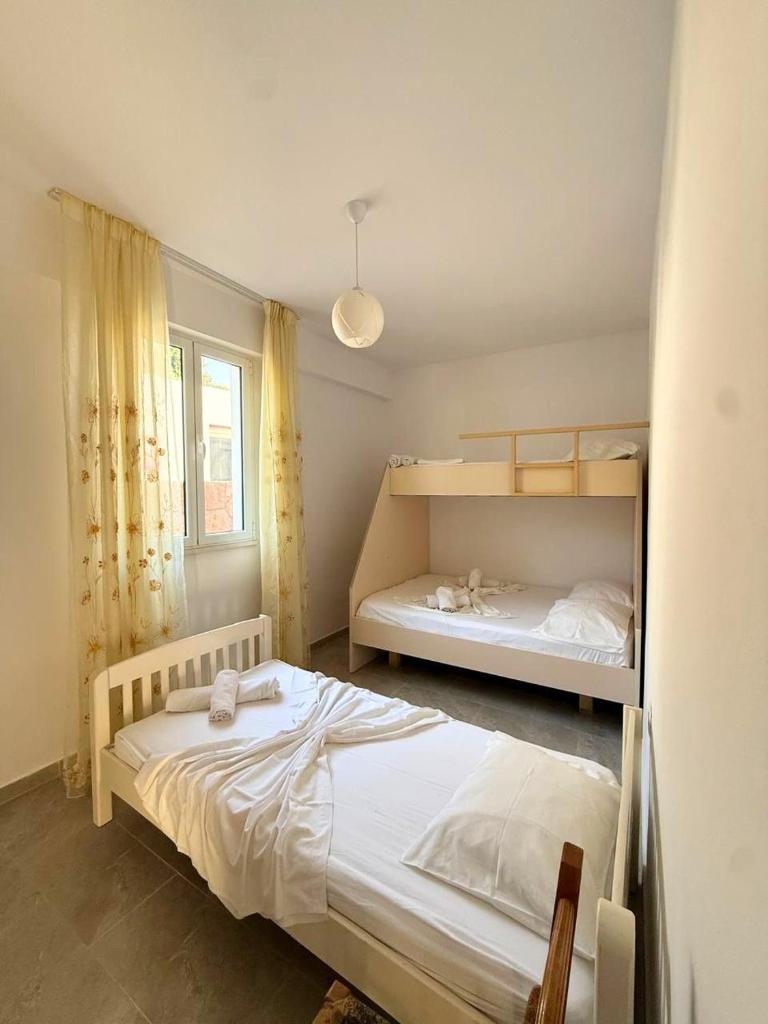 Villa Joli - Spacious Houses with Yard & Parking in Central Vlore 2