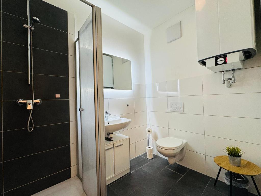 LUVA Homes Karlsruhe Center, Free Private Parking 7