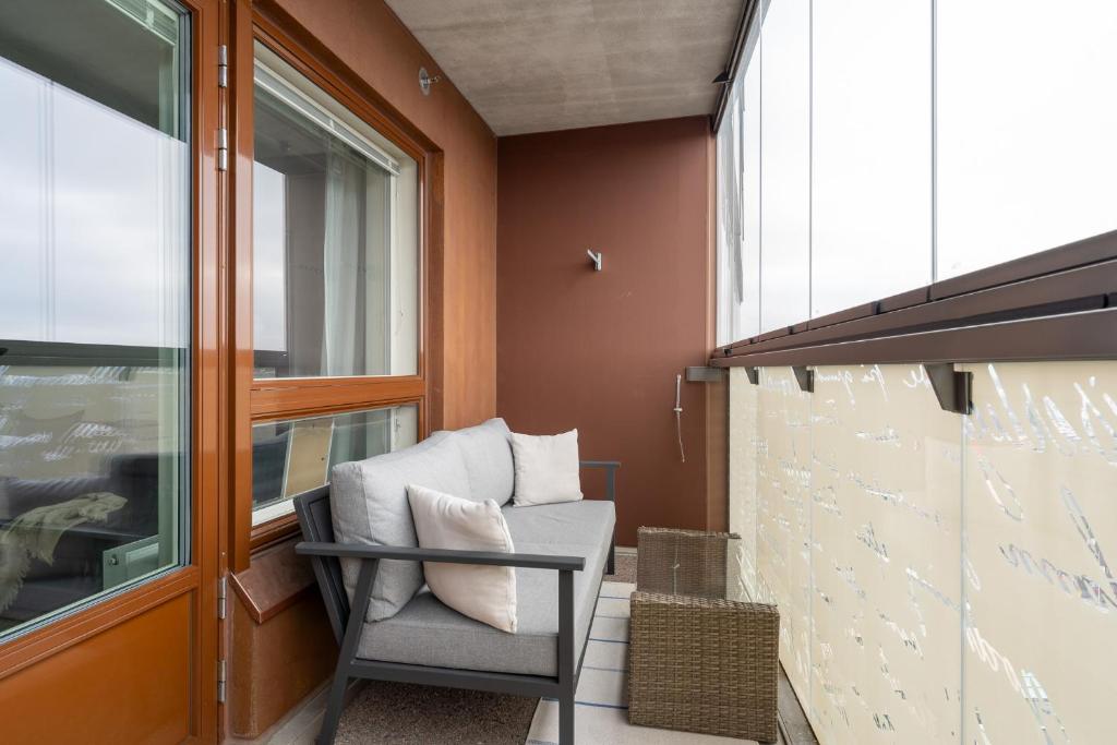1BR at Nokia Arena - Views, Balcony & Sauna 6