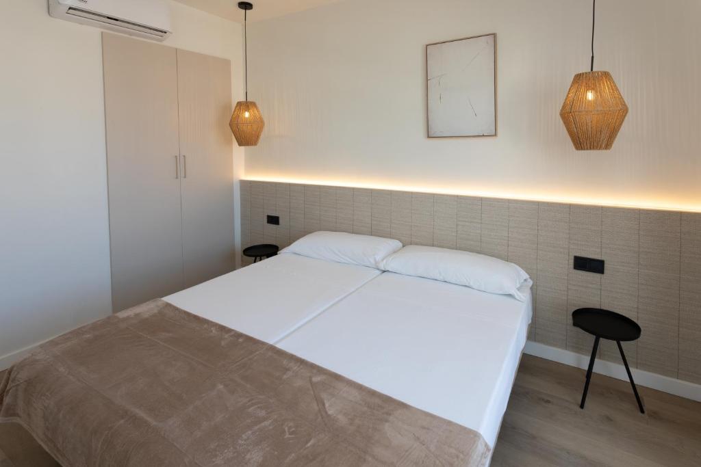 Apartamentos San Antonio Beach 4