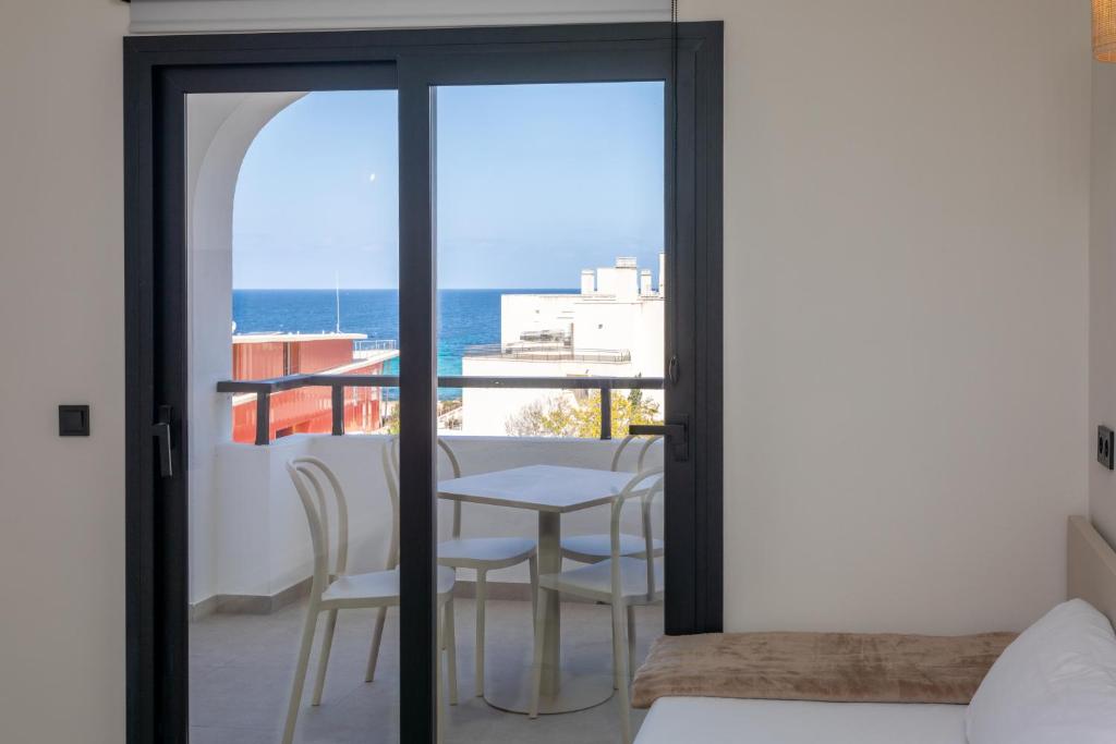 Apartamentos San Antonio Beach 7
