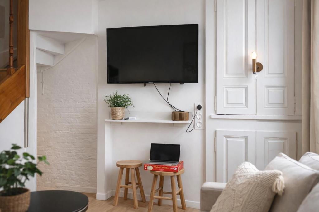 La Maison nette, calme, parking, 6 min a gare 5