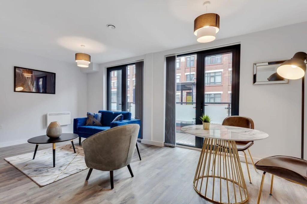 1BR Apartment in Heart of Birmingham w Balcony 5