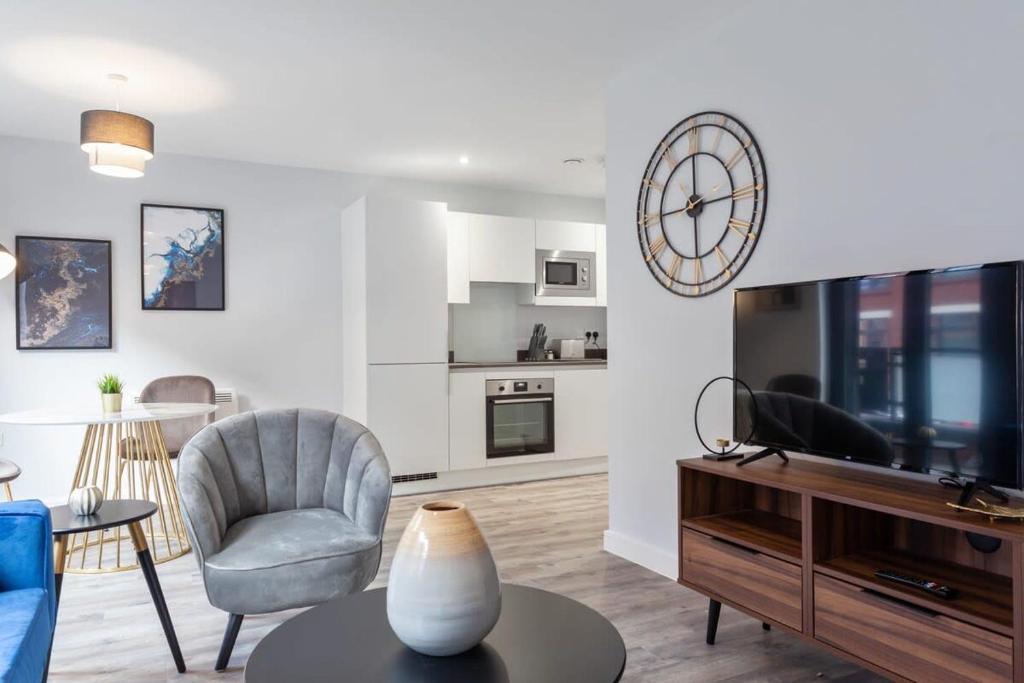 1BR Apartment in Heart of Birmingham w Balcony 7
