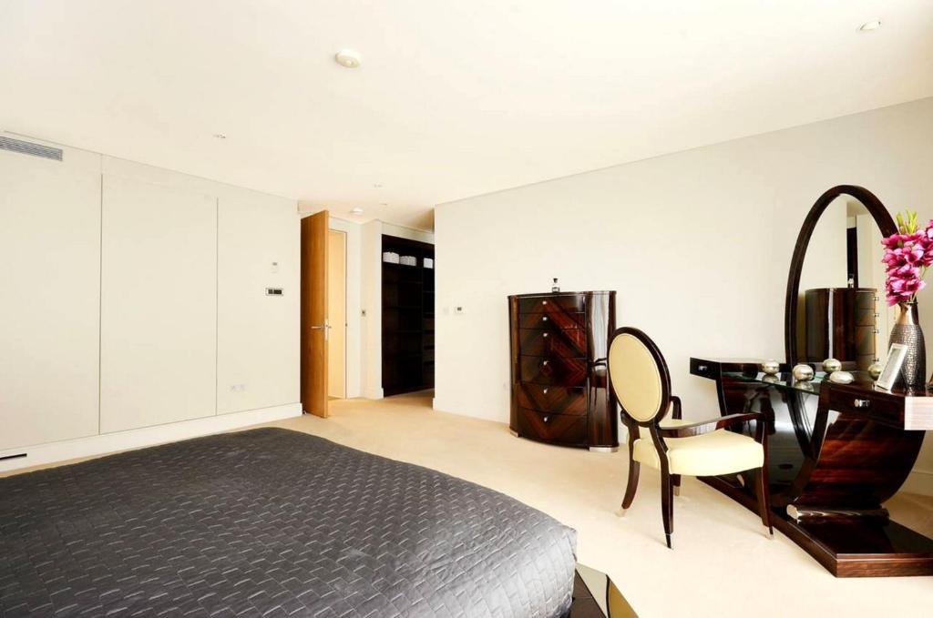 Hyde Park Two Bedroom House 7