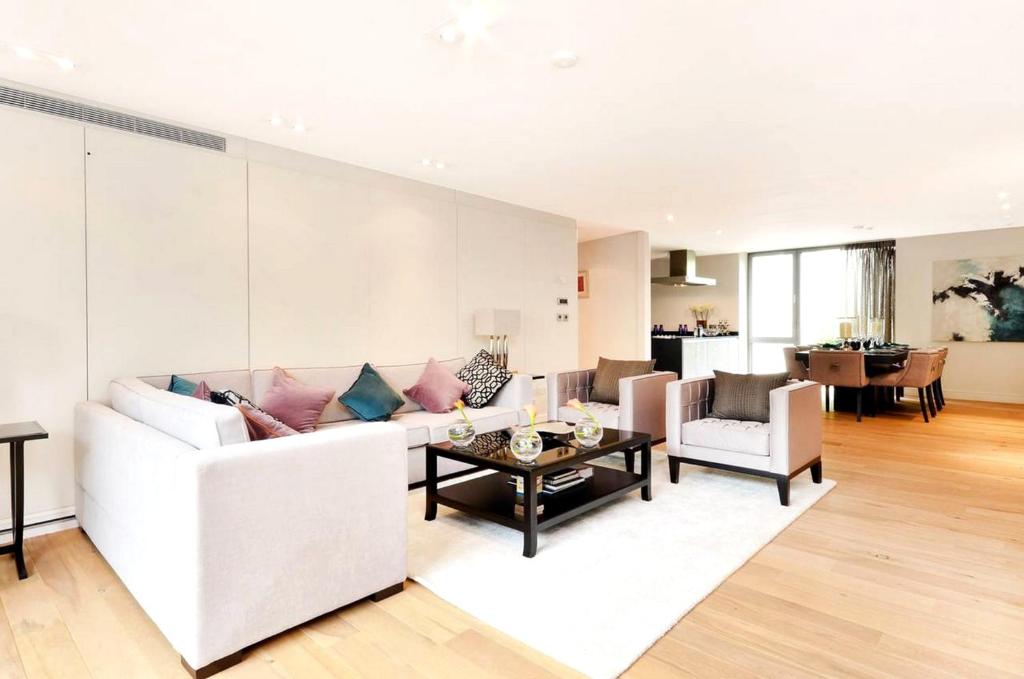 Hyde Park Two Bedroom House 8