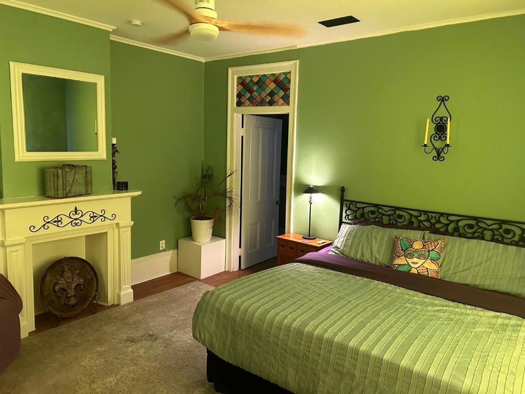 2 Bedroom 2 Bath Fun Vibes NO PET FEES 2