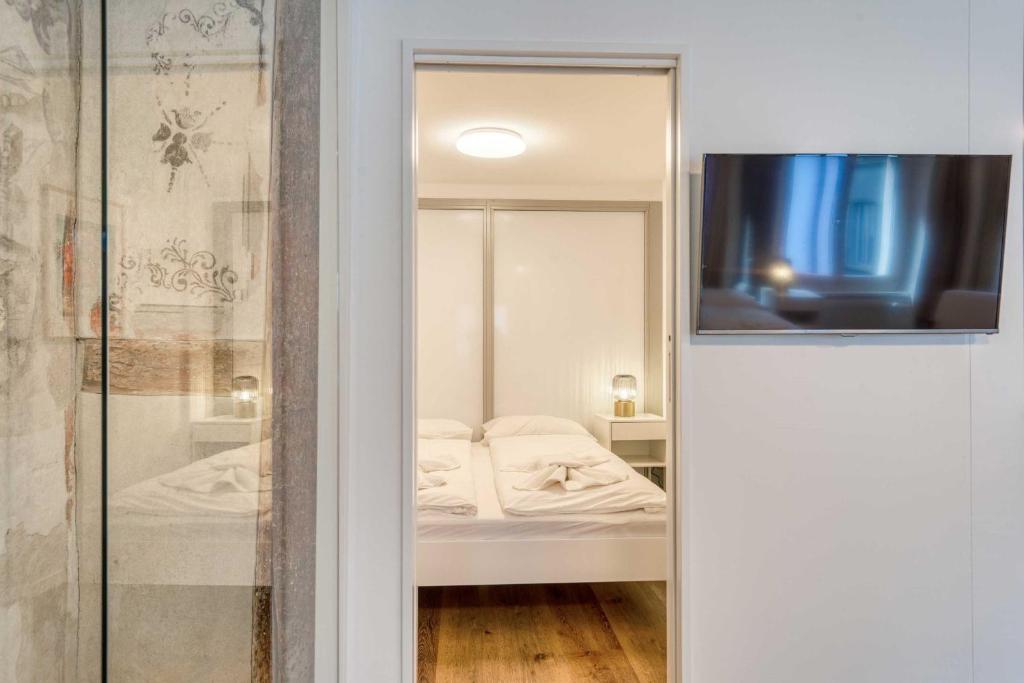 HITrental Eisengasse Apartments 3