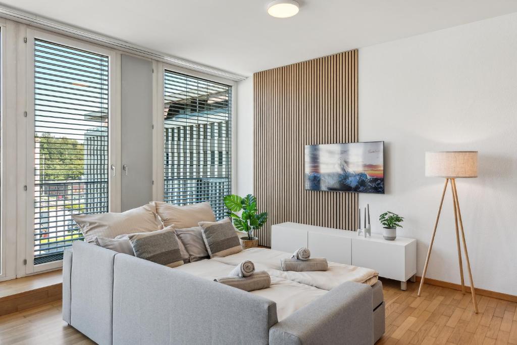 COMFORT HOMES - Premium Apartments - 15' Lucerne - Washer & Dryer - Public Transport - Parking 6