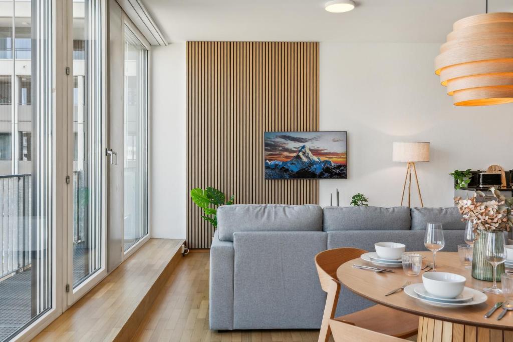 COMFORT HOMES - Premium Apartments - 15' Lucerne - Washer & Dryer - Public Transport - Parking 2